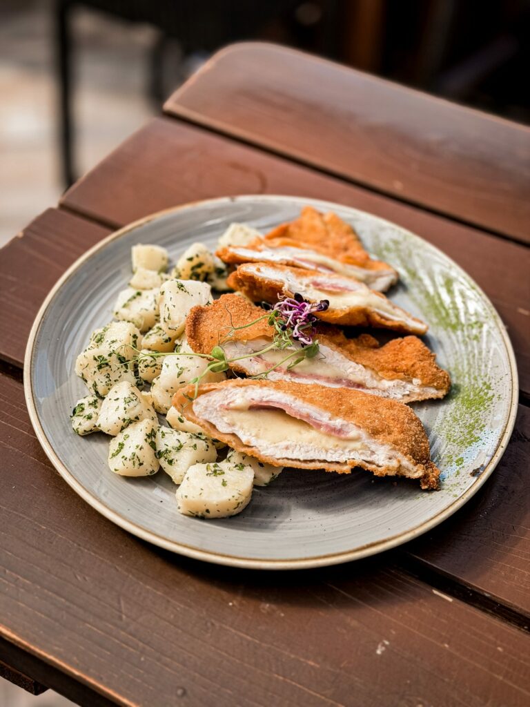 Cordon bleu petrezselymes burgonyával