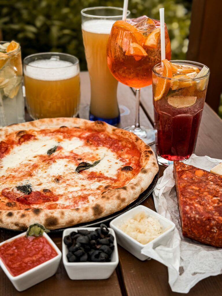 Diavola pizza italokkal