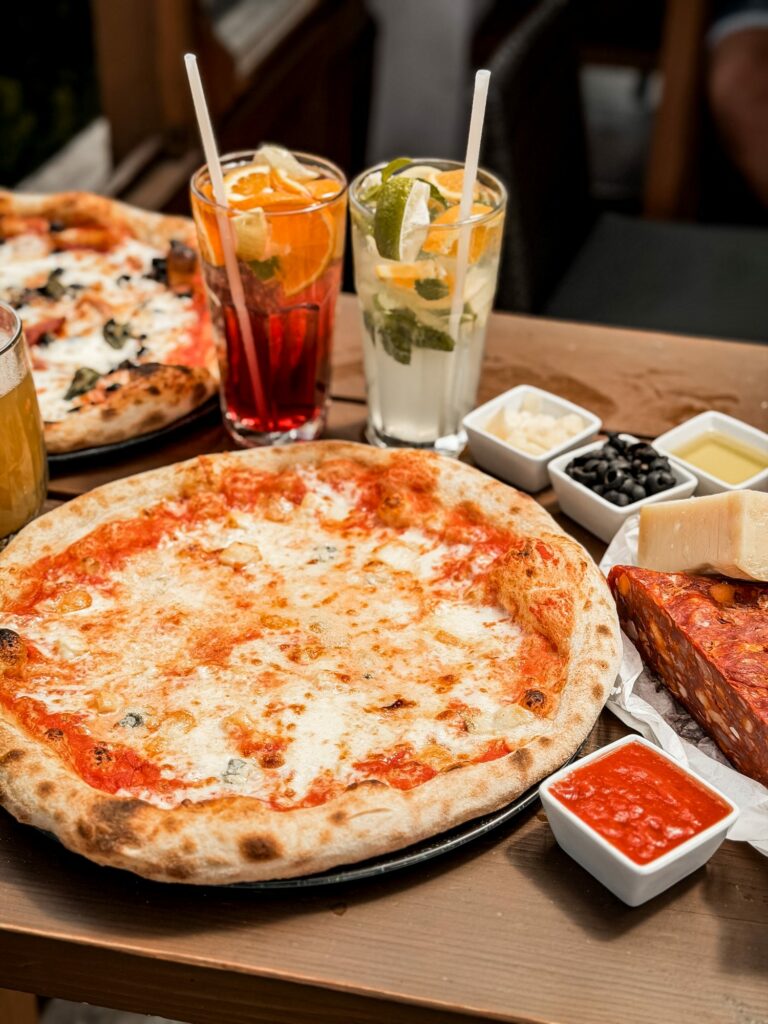 Pizza és frissítő italok